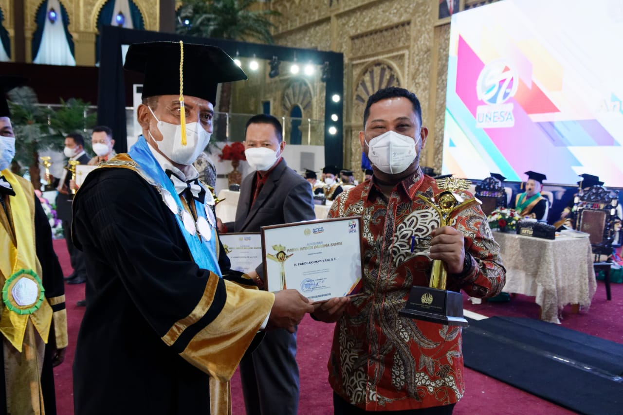 Pemkab Gresik Raih Penghargaan Widya Wiyata Drama Samya