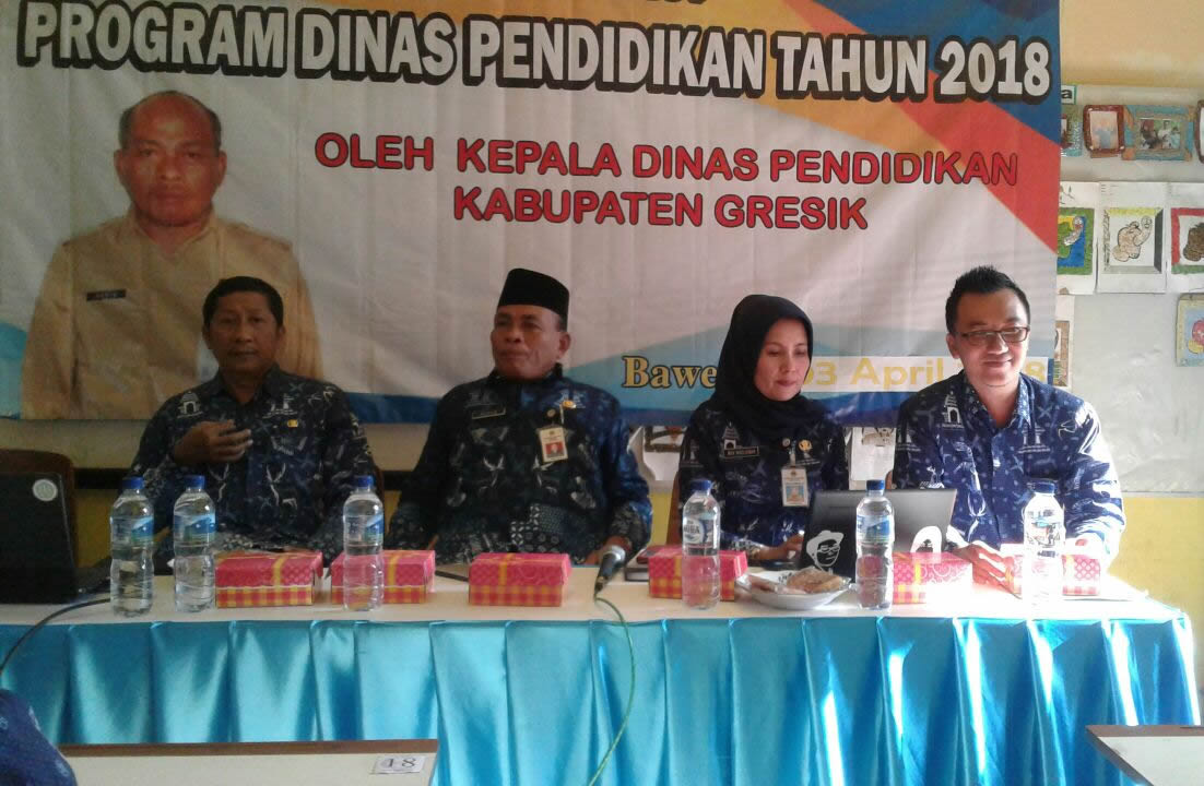 Pembinaan Kepala DInas Pendidikan di Pulau Bawean