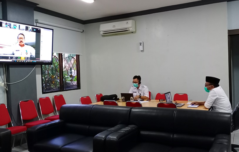Kadispendik melakukan Vcon untuk memantau progress belajar  dari rumah